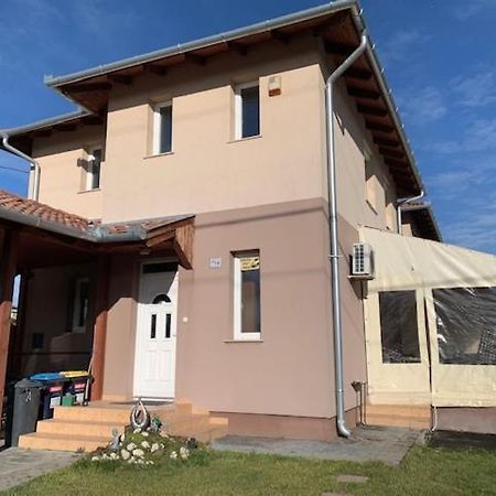 Airport Road/Repter Koezeli Haz Privat Parkoloval Apartment Budapest Exterior photo